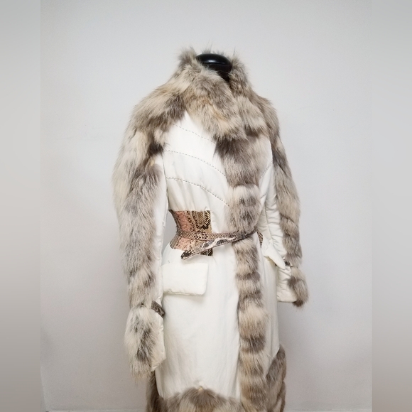 $2395 MADE IN ITALY Real Fox Fur Trimmed Ivory Coat - Picture 2 of 12